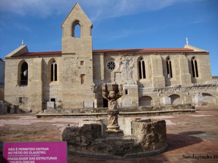 mosteiro de santa clara velha - fonte mosteiro de santa clara velha - fonte