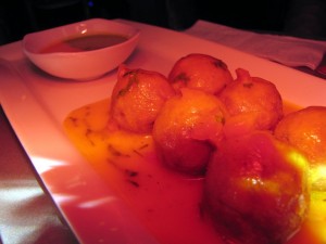 Restaurantes de Lima: Picas - bolinhos de luz vermelha :P Restaurantes de Lima: Picas - bolinhos de luz vermelha :P