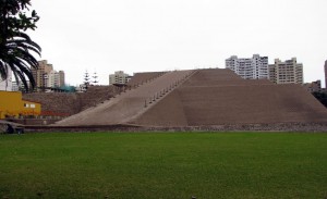 sitios arqueológicos de lima: Huaca Huallamarca - base