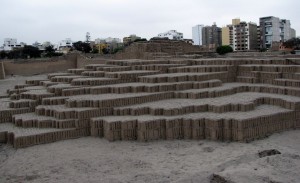 sitios arqueológicos de lima: Huaca Pucllana - livros