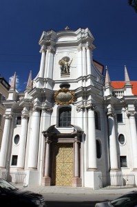 Igreja perdida pela cidade :P