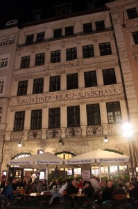 Augustiner Munique - Entre a Marienplatz e a Karlsplatz Augustiner Munique - Entre a Marienplatz e a Karlsplatz