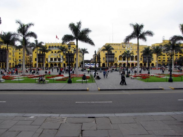 É possível ir para o Peru com crianças - Plaza de Armas de Lima