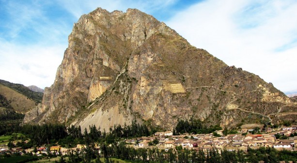 Valle Sagrado - Ollantaytambo - montanha em frente às ruínas