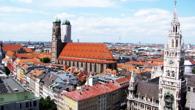 Centro histórico de Munique - Vista da Frauenkirche a partir da St. Peter Church