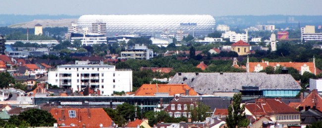 Centro histórico de Munique - Vista da Alianz Arena a partir da St. Peter Church