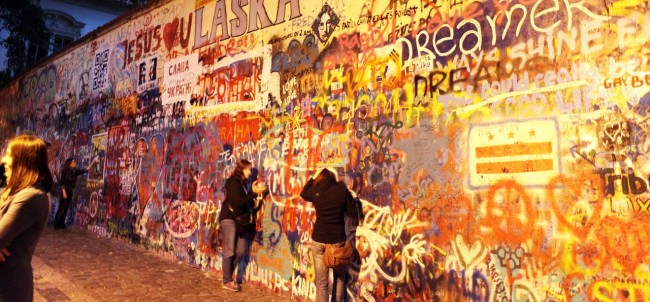Road trip pela República Tcheca - A parede de John Lenon em Praga