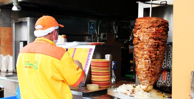 Restaurantes na Cidade do México - El Huequito: Preparando o Taco Al Pastor