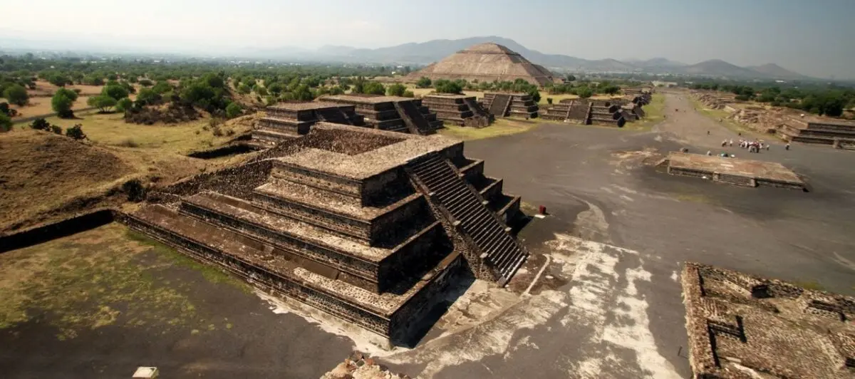 Como ir a Teotihuacán - Vista da Pirâmide da Lua sem turistas