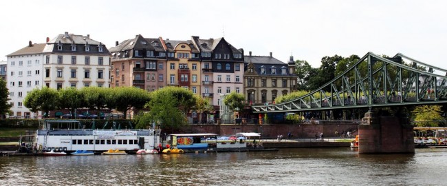 Passeio em Frankfurt - passeio de barco pelo rio Main 2