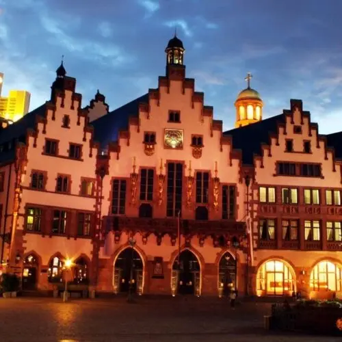 Centro Histórico de Frankfurt - Römerberg: praça de noite 3