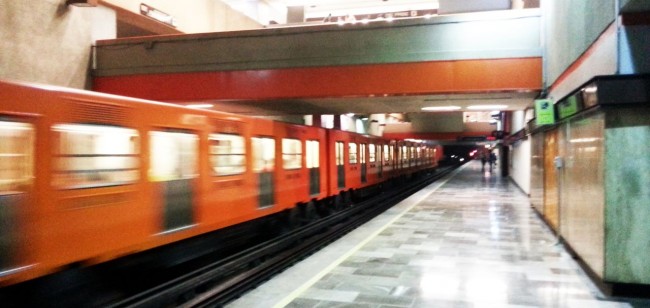 Como usar o metrô da Cidade do México - estação vazia