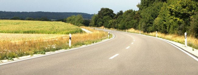 Dicas para dirigir na Alemanha - Rodovia pequena