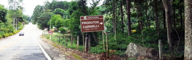Montanhas - Entrada para a Fazenda da Família Carnielli