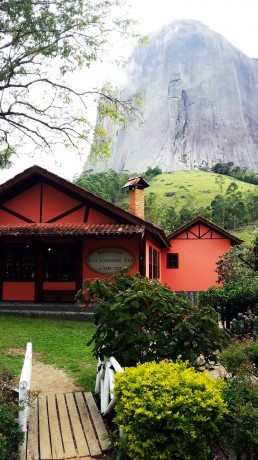 Montanhas Capixabas - Restaurante Don Lorenzoni Duo e Pedra Azul ao fundo
