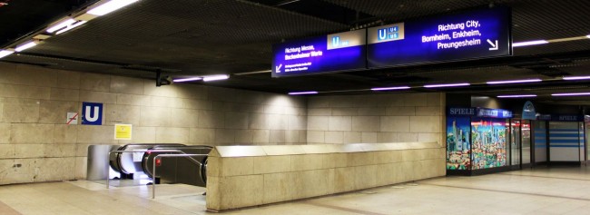 Metrô de Frankfurt - Escadas para as plataformas