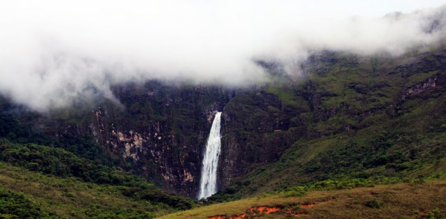 Serra da Canastra - Cachoeira Casca D'Anta ainda ao longe