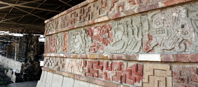 Pirâmides de Tula no México - Muro das Serpentes