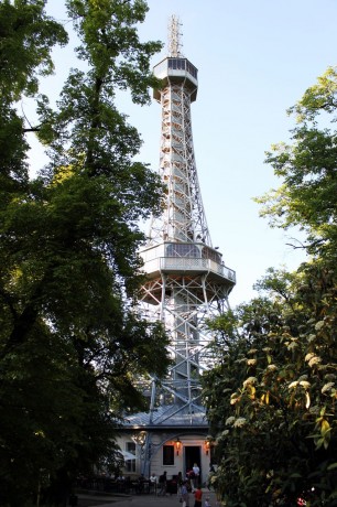 Petrin em Praga - Torre de Observação parecida com a Torre Eiffel 2