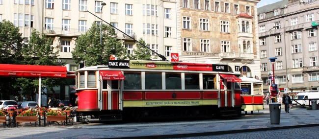 Praça Venceslau de Praga - Café no bondinho