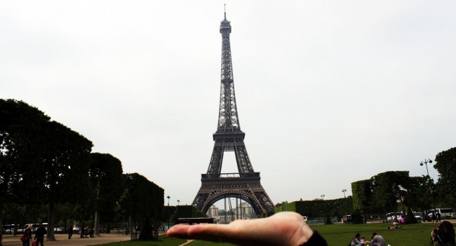 Roteiro de Paris - Em frente à Torre Eiffel 3