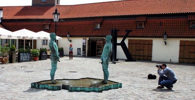 Malá Strana Praga - Museu Frankz Kafka e estátuas de David Cerny