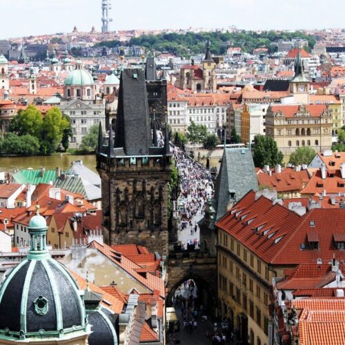 Malá Strana Praga - Vista da Ponte Carlos e Cidade Velha pela Igreja de São Nicolau