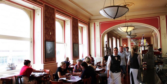 Os melhores cafés de Praga - Café Louvre 3