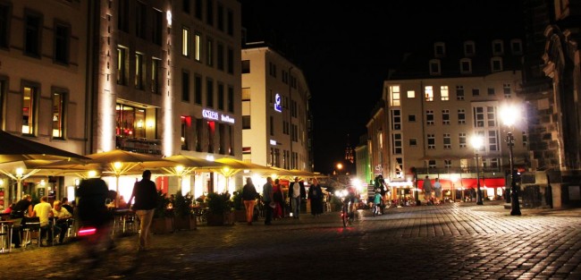 Dicas de viagem a Dresden - Cidade Velha Alstadt Praça da Frauenkirche de noite 2