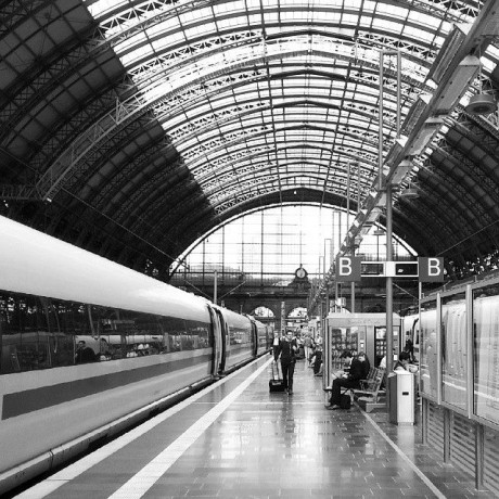 Dicas para viajar de trem na Alemanha - Estação de trem em Frankfurt