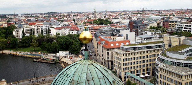 Onde ficar em Berlim e os melhores bairros - Vista do Mitte do alto da Catedral de Berlim