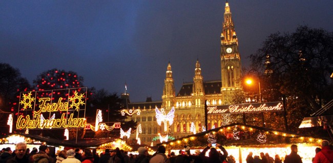 Roteiro de Viena os melhores programas e atrações - Rathaus e mercado de natal