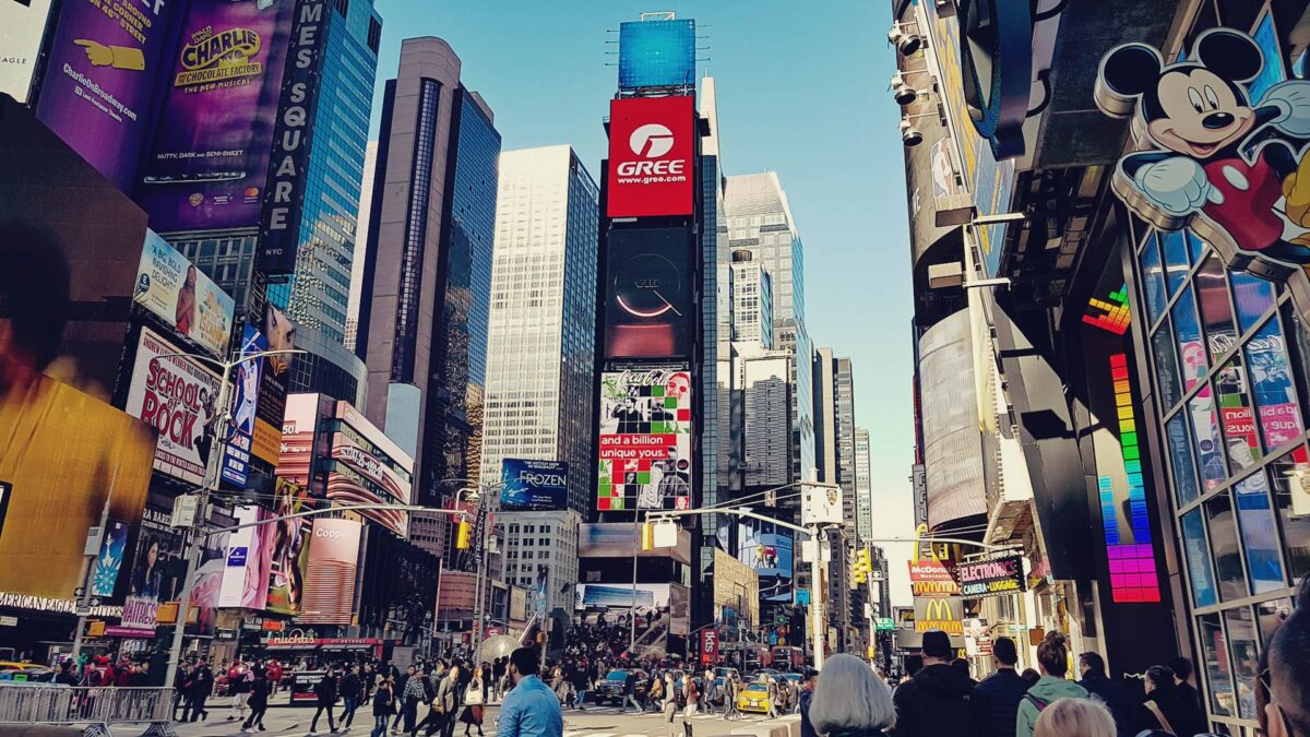 TOUR pela TIMES SQUARE em NOVA YORK - o que fazer, lojas, restaurantes,  show da Broadway e dicas! 
