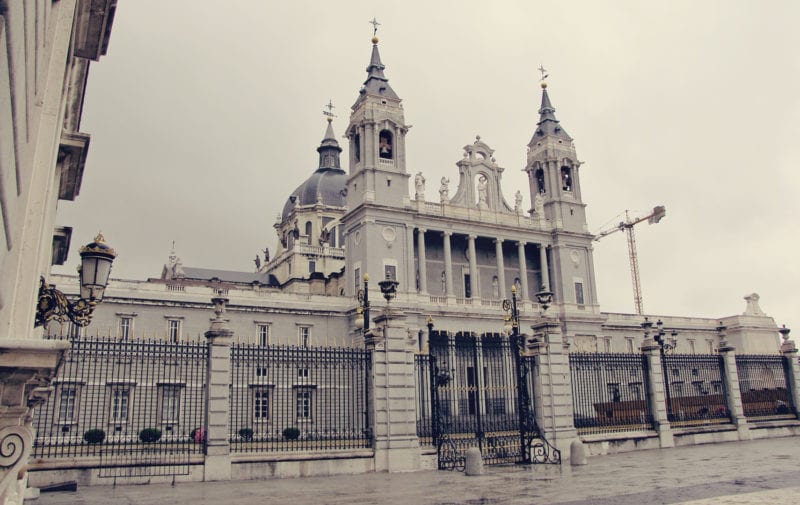 Visitando a Catedral de la Almudena em Madri 01