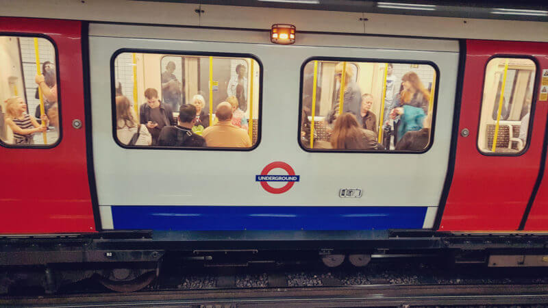 Usando o metrô de Londres 04