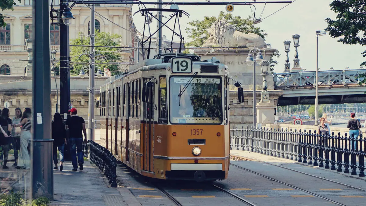 Usando o transporte público de Budapeste na Hungria 10