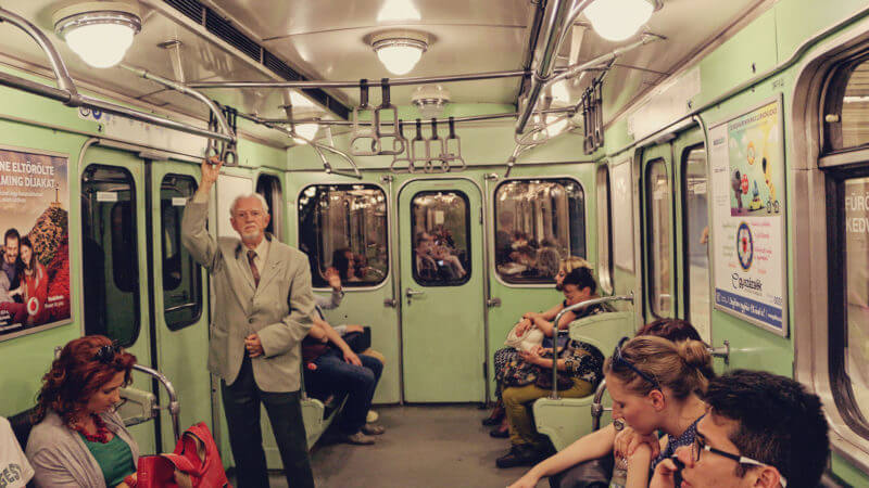 Usando o transporte público de Budapeste na Hungria 22