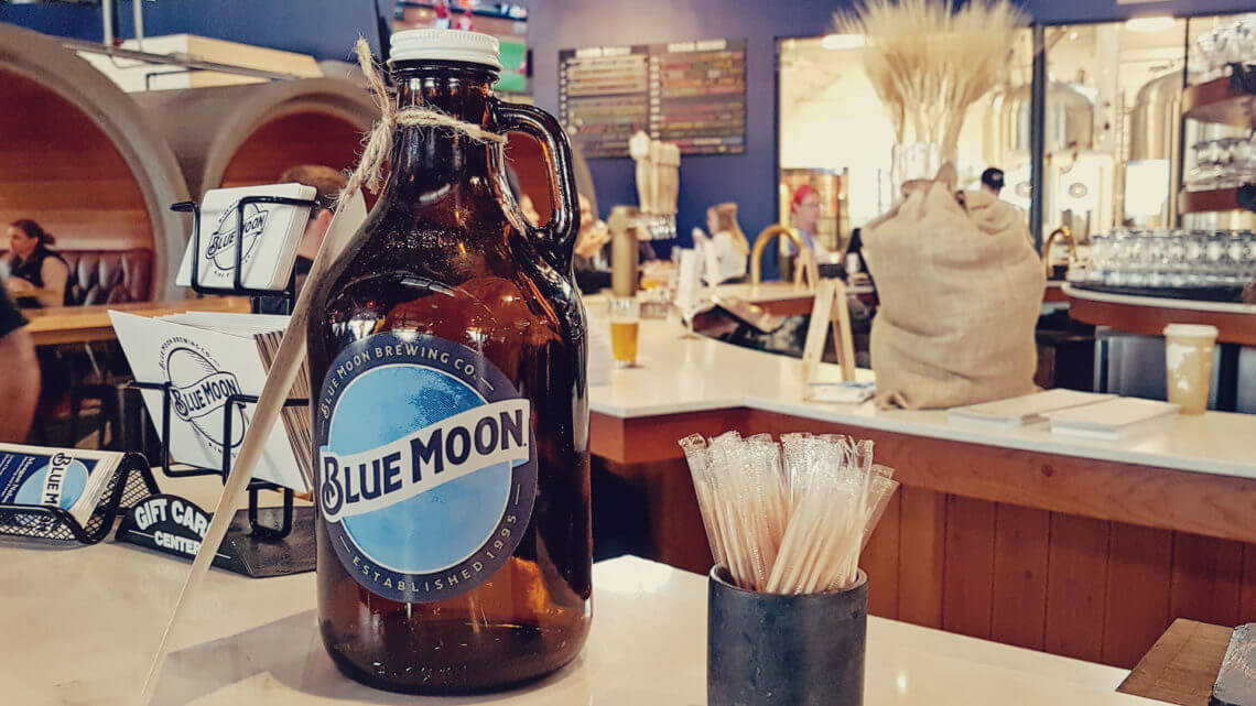 Cervejas e viagens 5 destinos para beber - Bar em Denver garrafa de cerveja Blue Moon