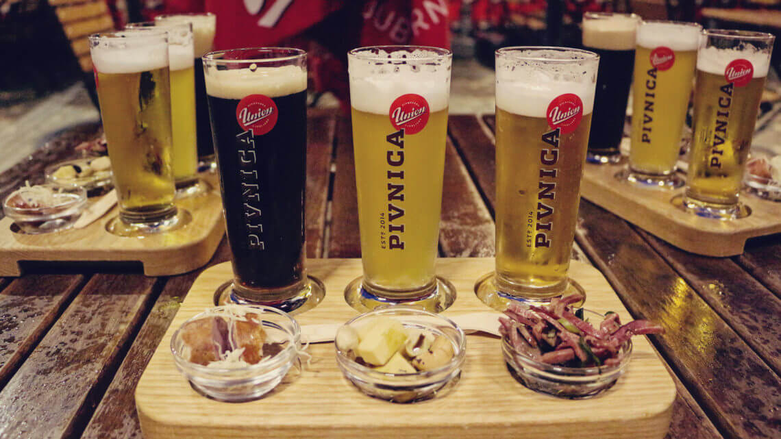 Roteiro de Cervejaria na Eslovênia cervejas e petiscos no Sir William's Pub