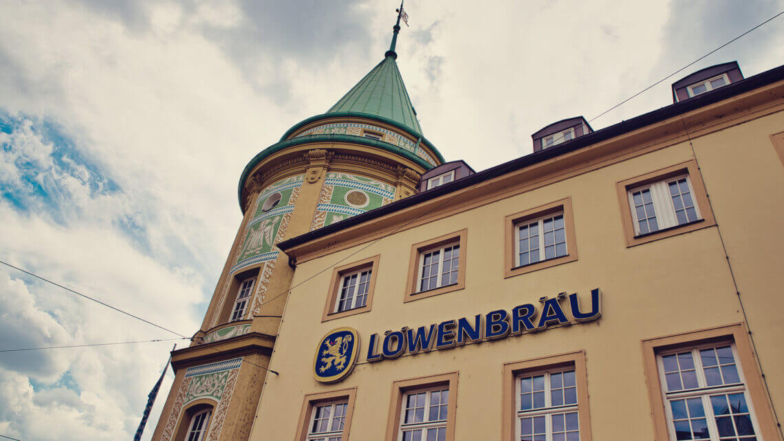 Tour de Cerveja em Munique: vista da fachada principal da cervejaria Lowenbrau