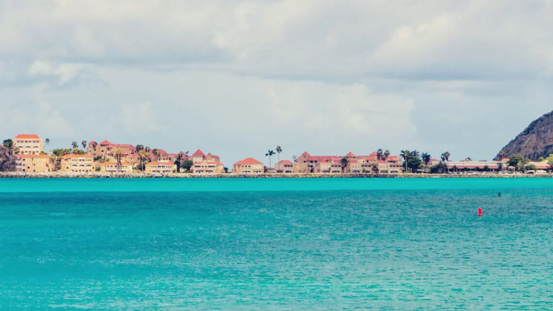 Saint Martin ou Sint Maarten? Esta é uma praia de Sint Maarten, fica ao Sul da Ilha e pertence a Holanda
