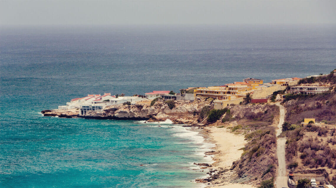 Praia em Sint Maarten, do lado holandês da ilha, onde o florim é a moeda oficial.
