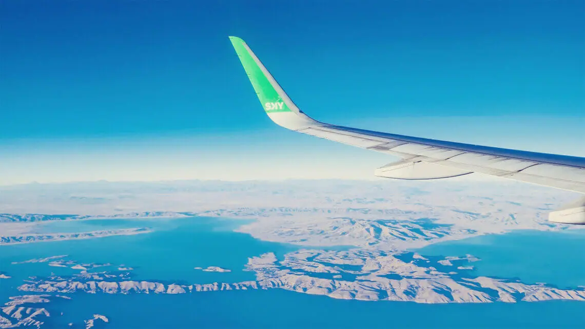 Imagem da janela do avião da SKY. Saiba como é voar com a SKY para o Peru