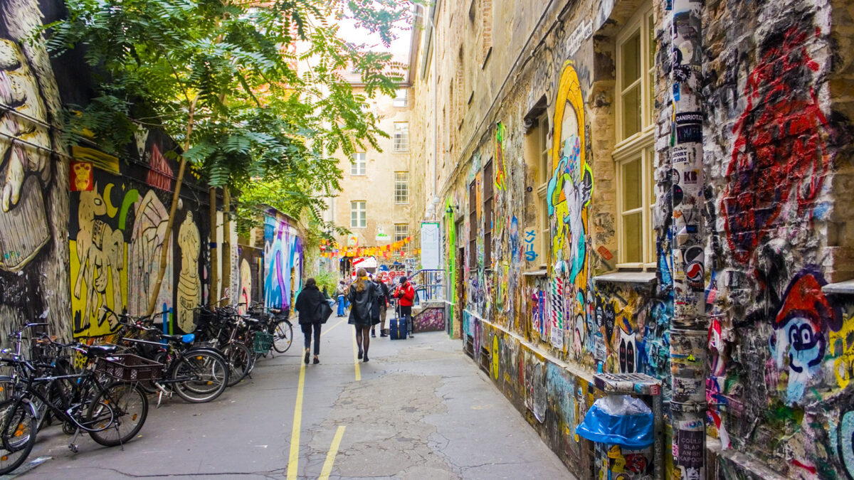 grafites dividem espaço com biclicletas na Haus Scharzenberg