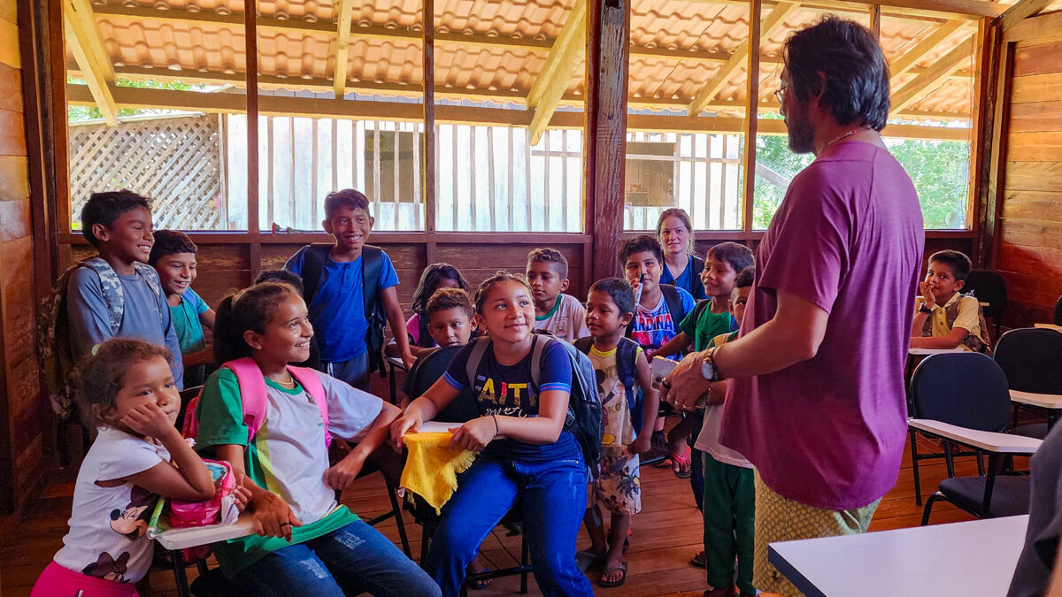 Expedição Kattere - viagem de barco pela Amazônia - projeto social