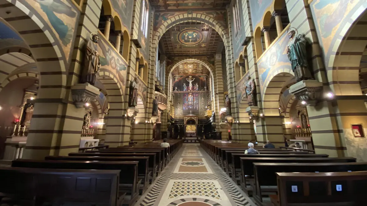 O atributo alt desta imagem está vazio. O nome do arquivo é centro_historico_de_sao_paulo_mosteiro_de_sao_bento_altar-1200x675.jpg