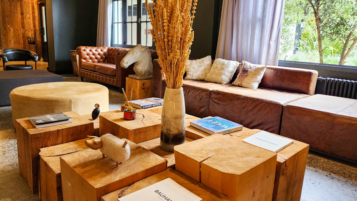 Onde ficar em Campos do Jordão: Ort Hotel, charme e muita personalidade 8 Onde ficar em Campos? ORT Hotel em Campos do Jordão, um dos melhores hotéis do Brasil - sala de estar