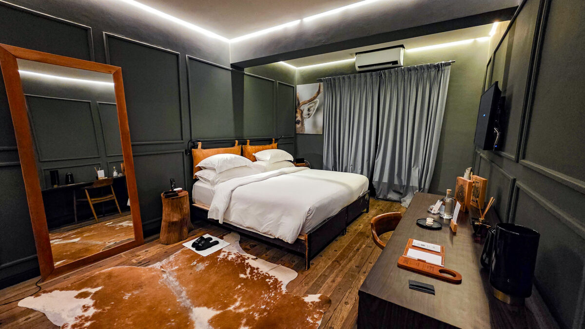 Onde ficar em Campos do Jordão: Ort Hotel, charme e muita personalidade 6 Onde ficar em Campos? ORT Hotel em Campos do Jordão, um dos melhores hotéis do Brasil - suíte com varanda