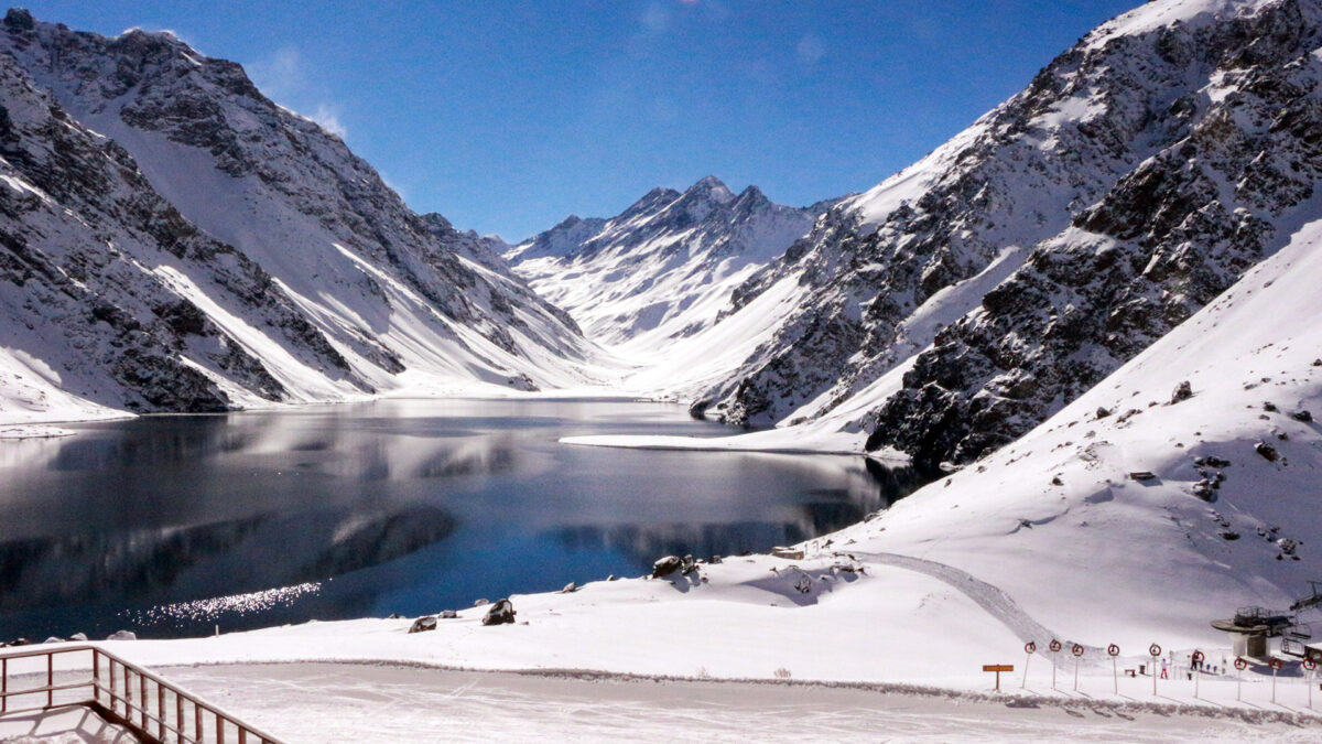 Portillo 2026: guia da estação de esqui mais antiga da América do Sul 25 Detalhes da Laguna que fica de frente para o hotel em Portillo