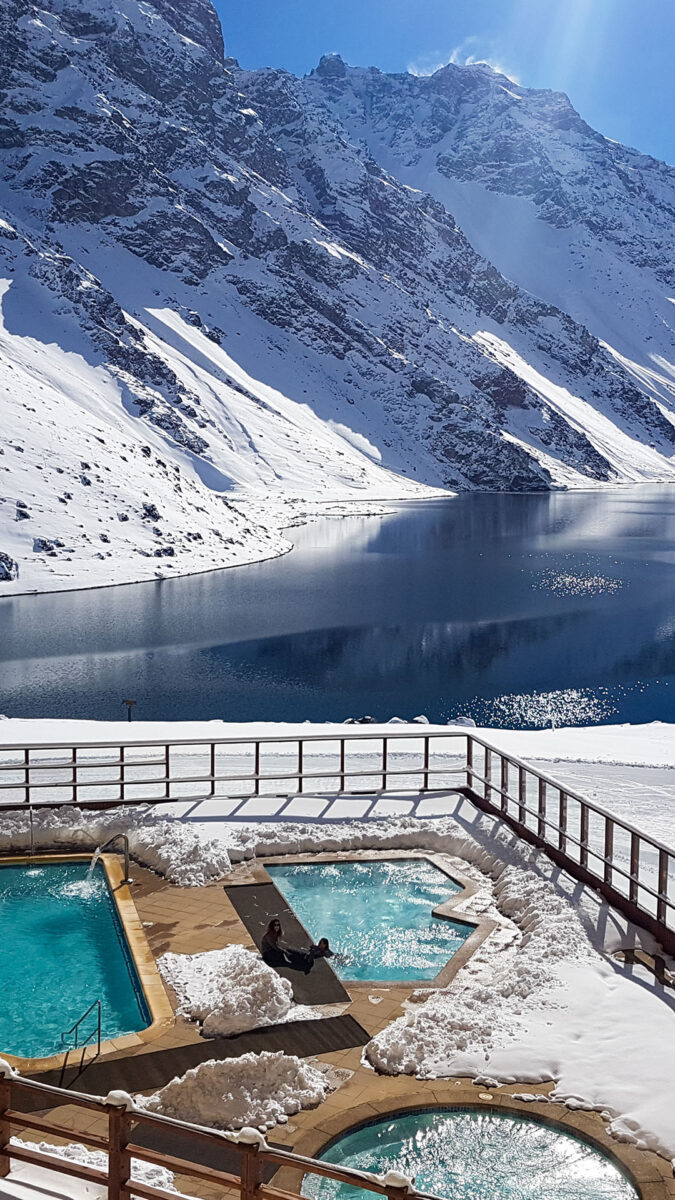 Portillo 2026: guia da estação de esqui mais antiga da América do Sul 11 Detalhes da piscina aquecida ao ar livre e jacuzzi em Portillo
